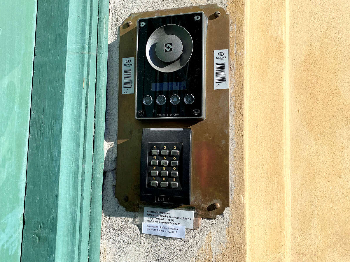 Bildet kan inneholde: elektronisk enhet, teknologi, kommunikasjonsenhet, telefon, telefoni.