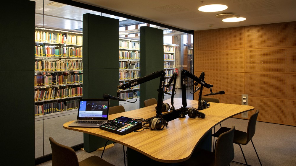 Photo of the posdcast studoi.