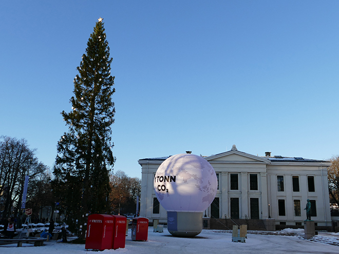 Bildet kan inneholde: vinter, snø, tre, himmel, frysing.